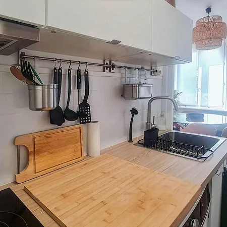 Appartement T2 Face A La Gare - 1er Etage - Calme Arras