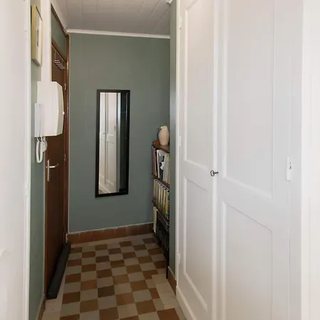 Appartement T2 Face A La Gare - 1er Etage - Calme *