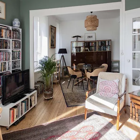 Appartement T2 Face A La Gare - 1er Etage - Calme *